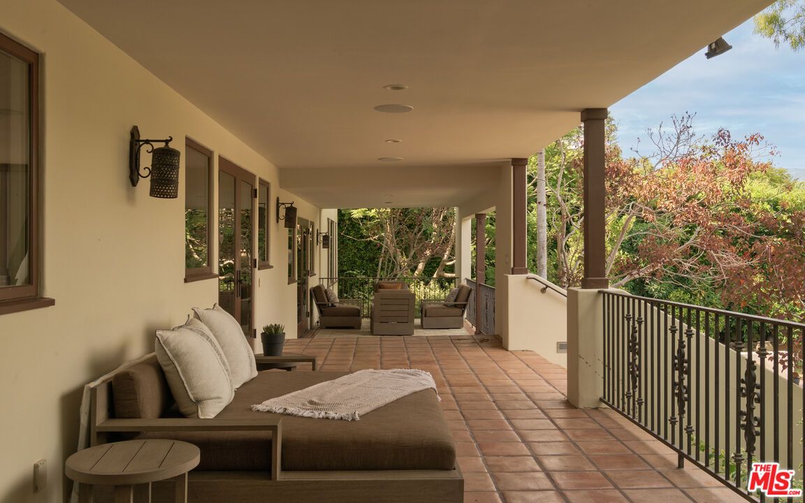 Exterior, Recessed Lighting