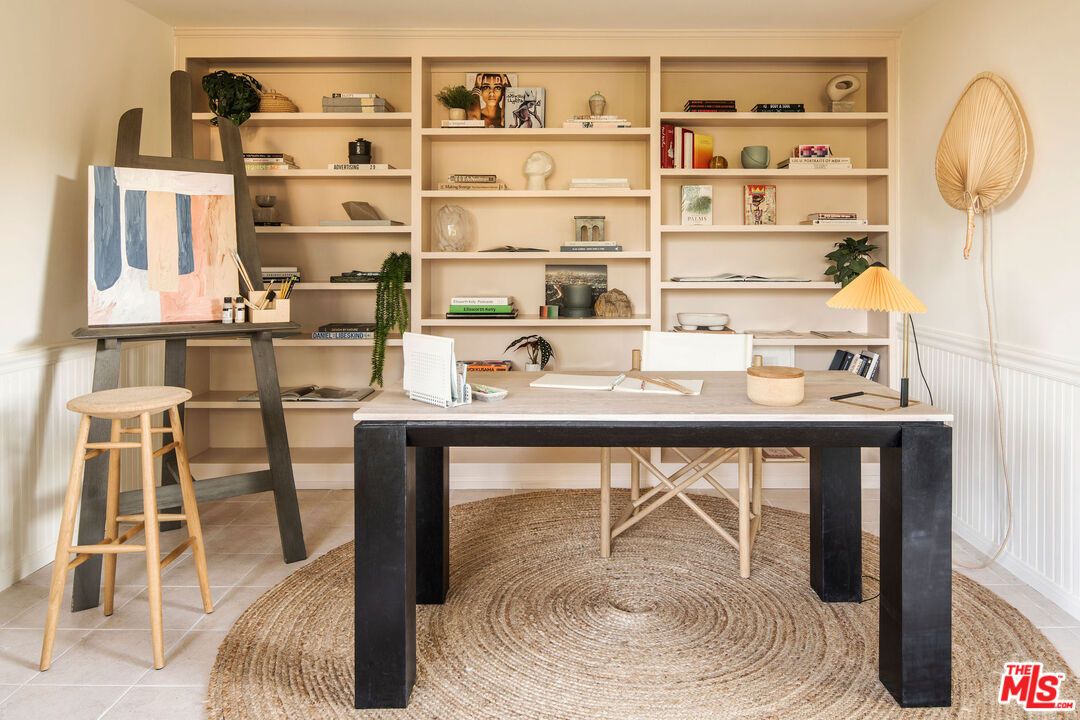 Home Office, Interior