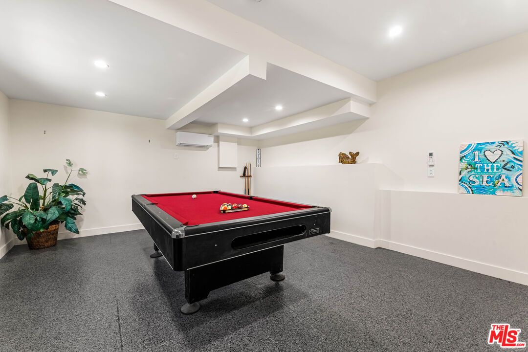 Billiard Table, Game Room, Interior, Recessed Lighting