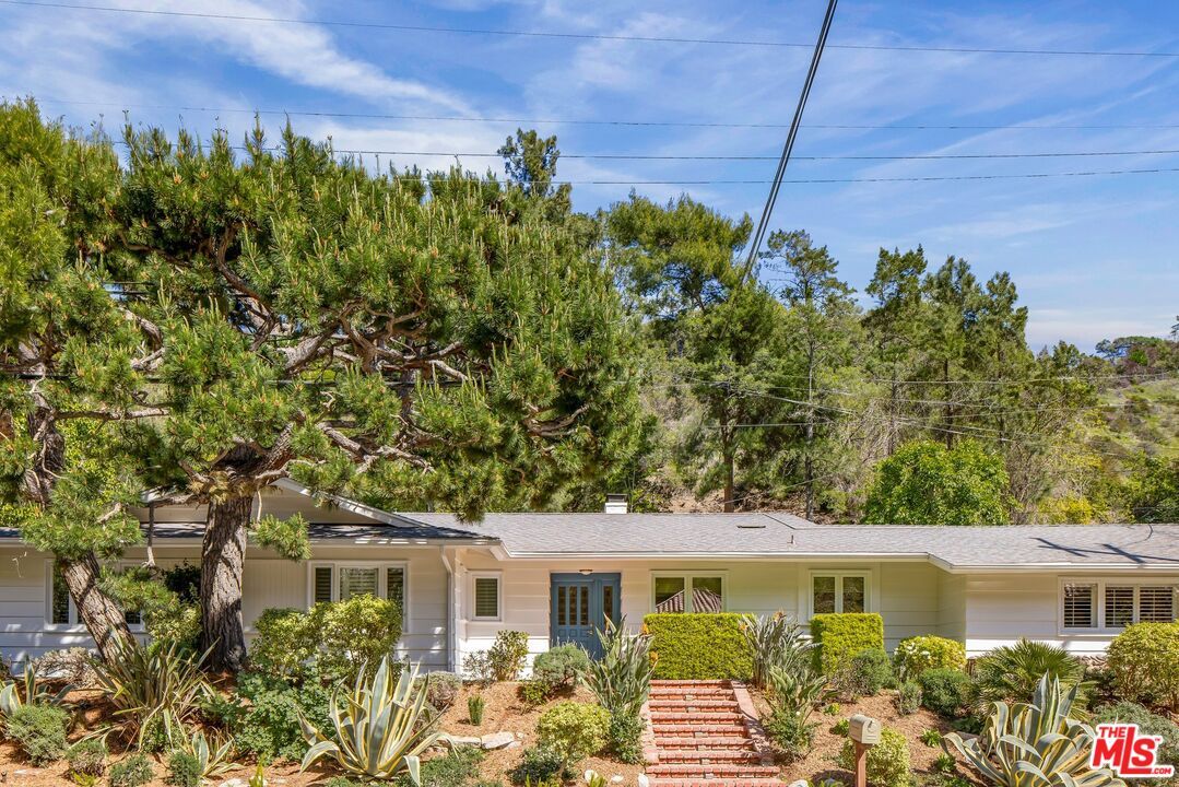 Backyard, Exterior, Facade, Ranch