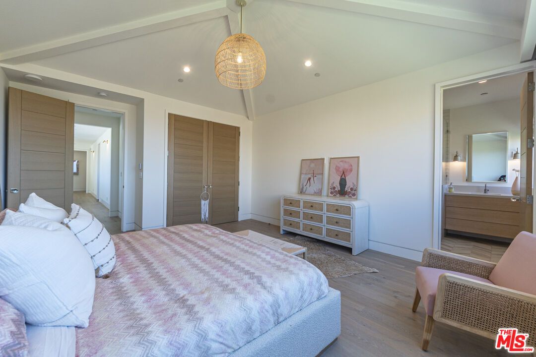 Bedroom, Interior, Pendant Lights, Recessed Lighting, Wood Texture Flooring