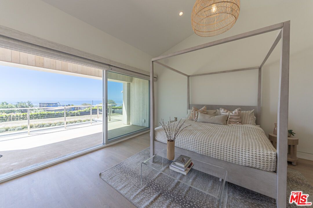 Bedroom, Interior, Pendant Lights, Recessed Lighting, Water, Wood Texture Flooring