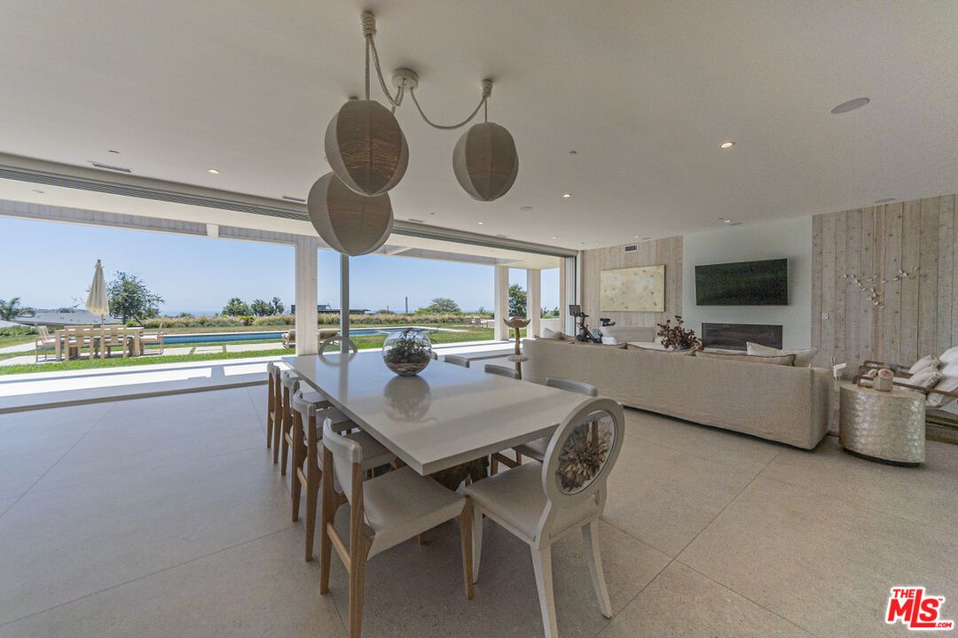 Dining room, Interior, Living room, Pendant Lights, Recessed Lighting