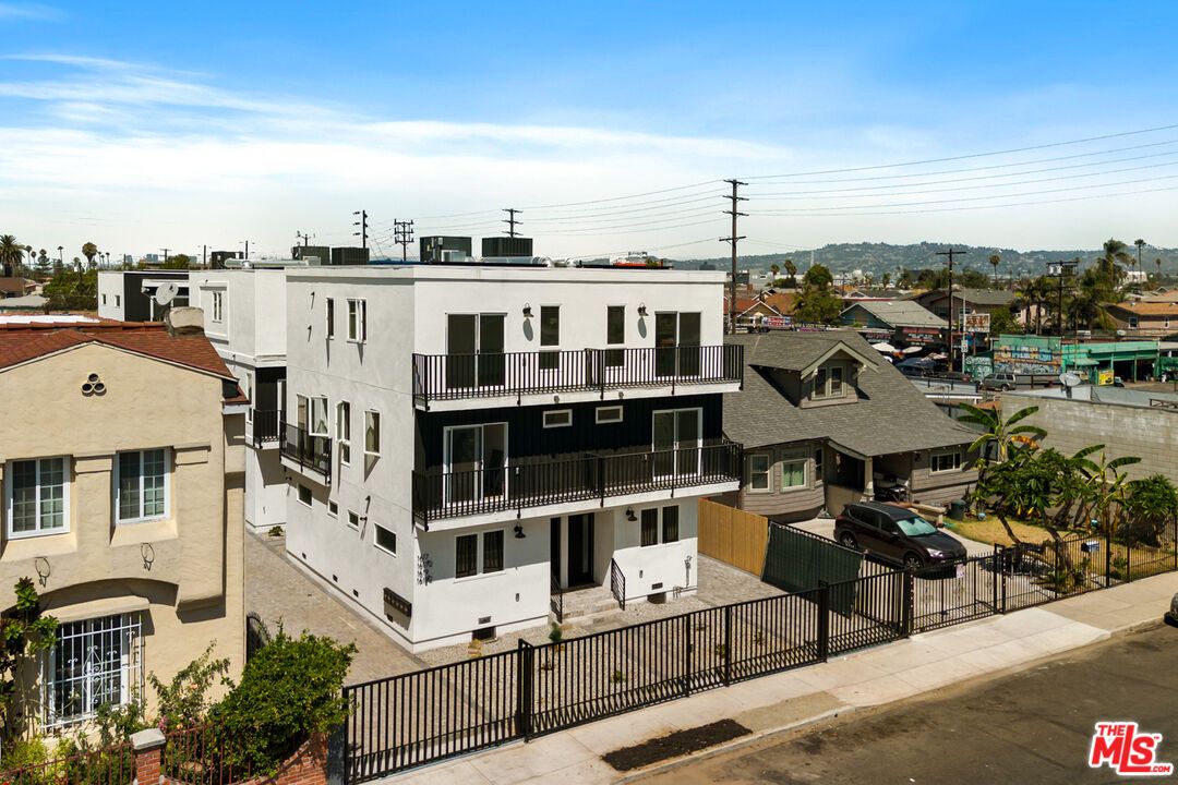 Exterior, Drone