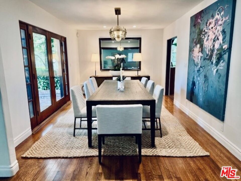 Chandelier, Dining room, Interior, Recessed Lighting, Wood Texture Flooring