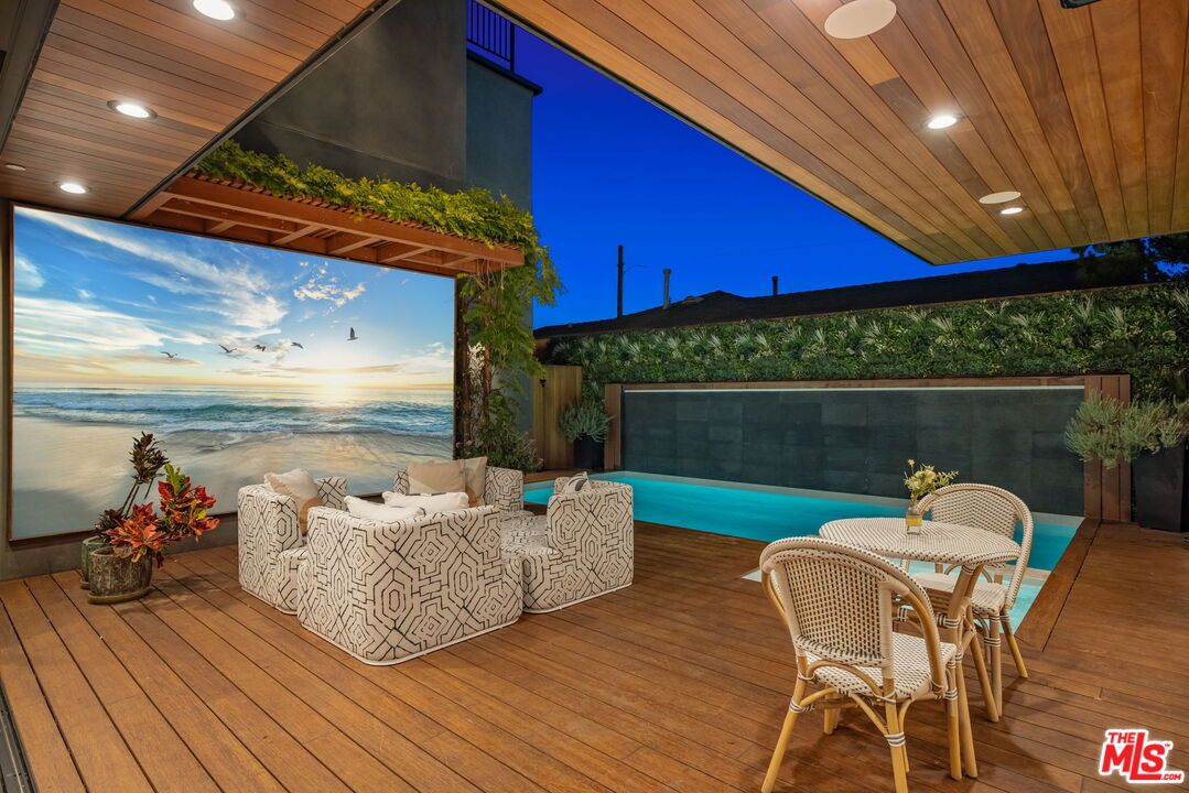 Exterior, Pool, Water