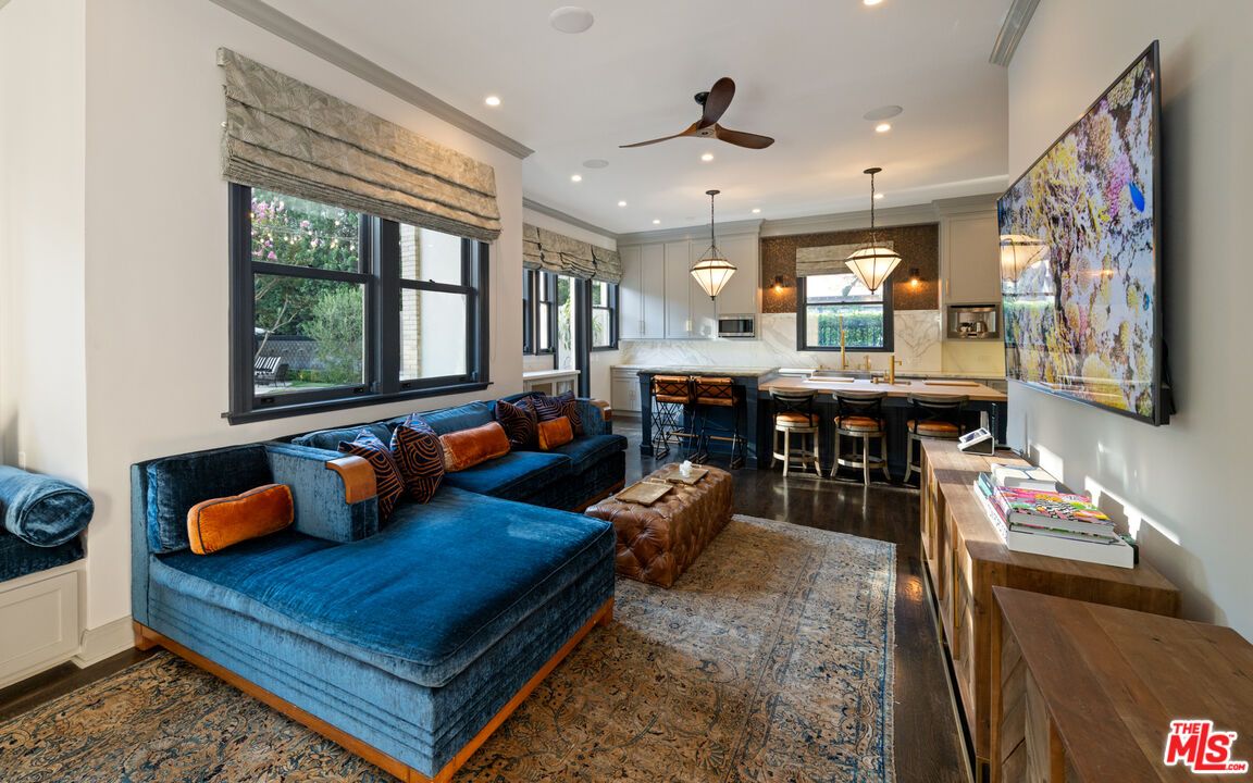 Interior, Living room, Pendant Lights, Recessed Lighting, Wood Texture Flooring