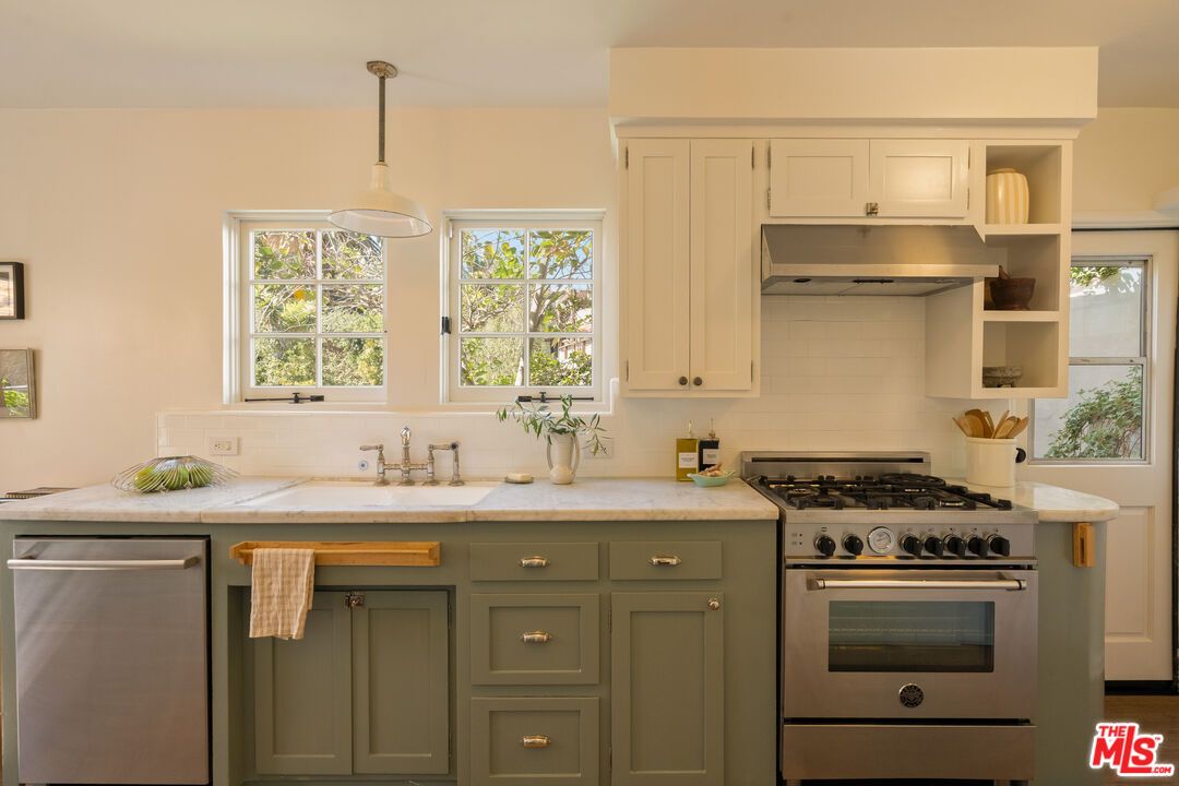 Interior, Kitchen, Pendant Lights, Stainless Steel Appliances