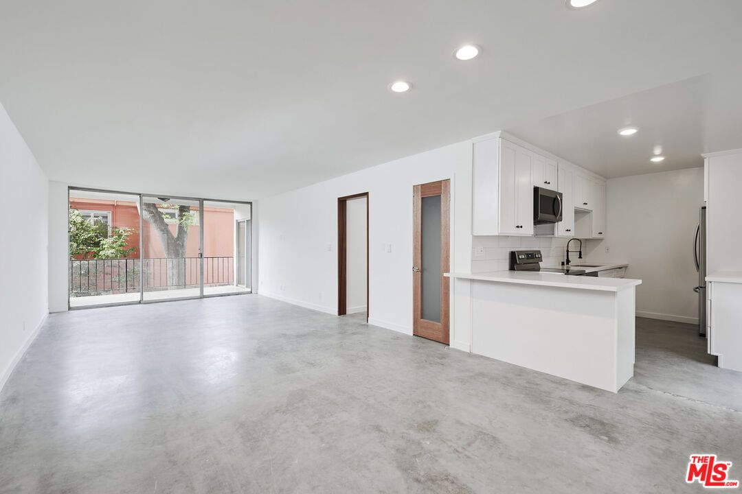 Empty room, Interior, Kitchen, Recessed Lighting