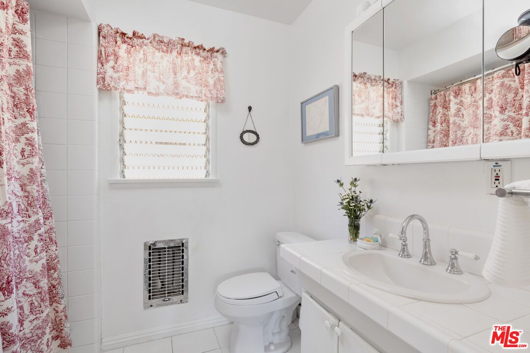 Bathroom, Interior, Tile Countertops