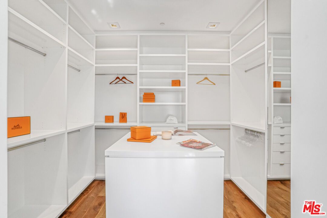 Interior, Recessed Lighting, Walk-in Closets, Wood Texture Flooring