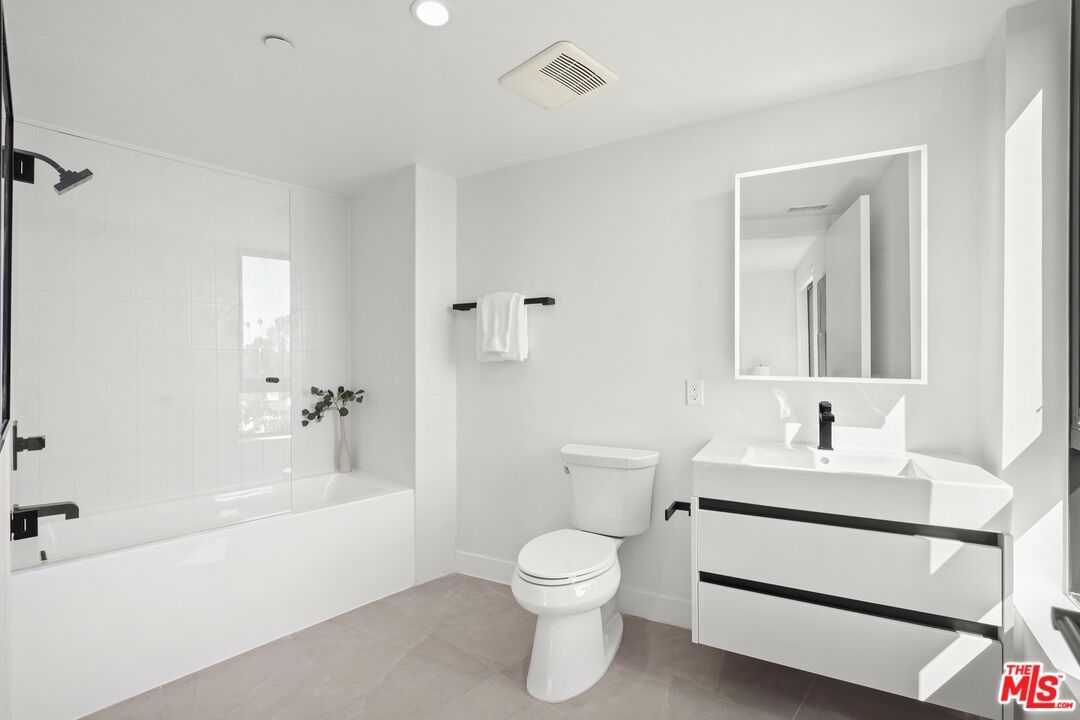 Bathroom, Interior, Recessed Lighting