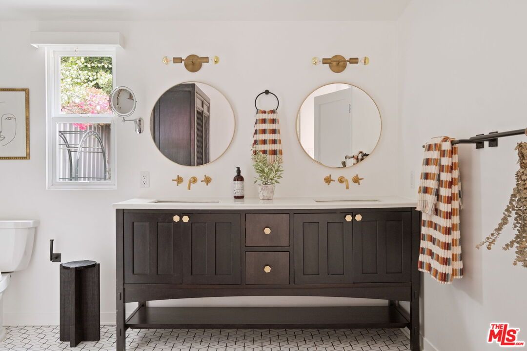 Bathroom, Dual Sink Vanities, Interior