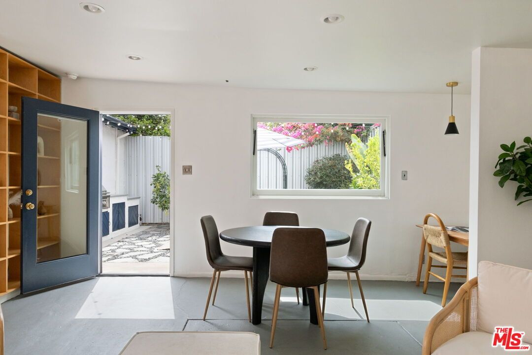Dining room, Interior, Pendant Lights, Recessed Lighting