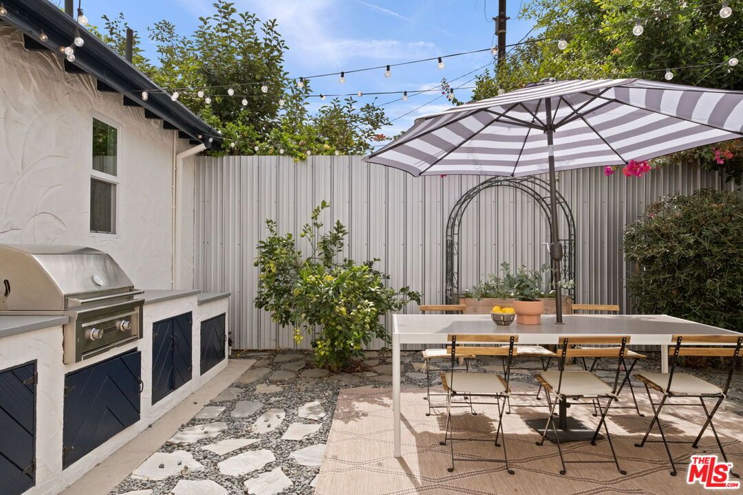 Exterior, Outdoor Kitchen