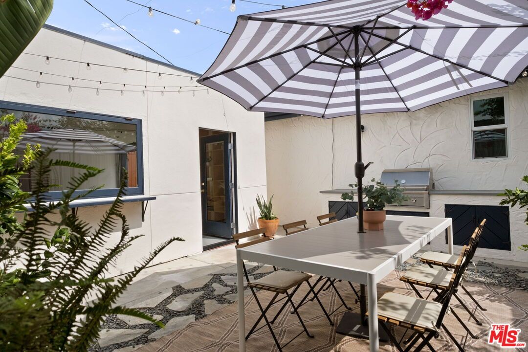 Exterior, Outdoor Kitchen