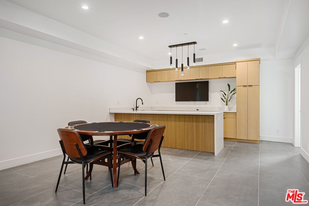 Dining room, Interior, Pendant Lights, Recessed Lighting