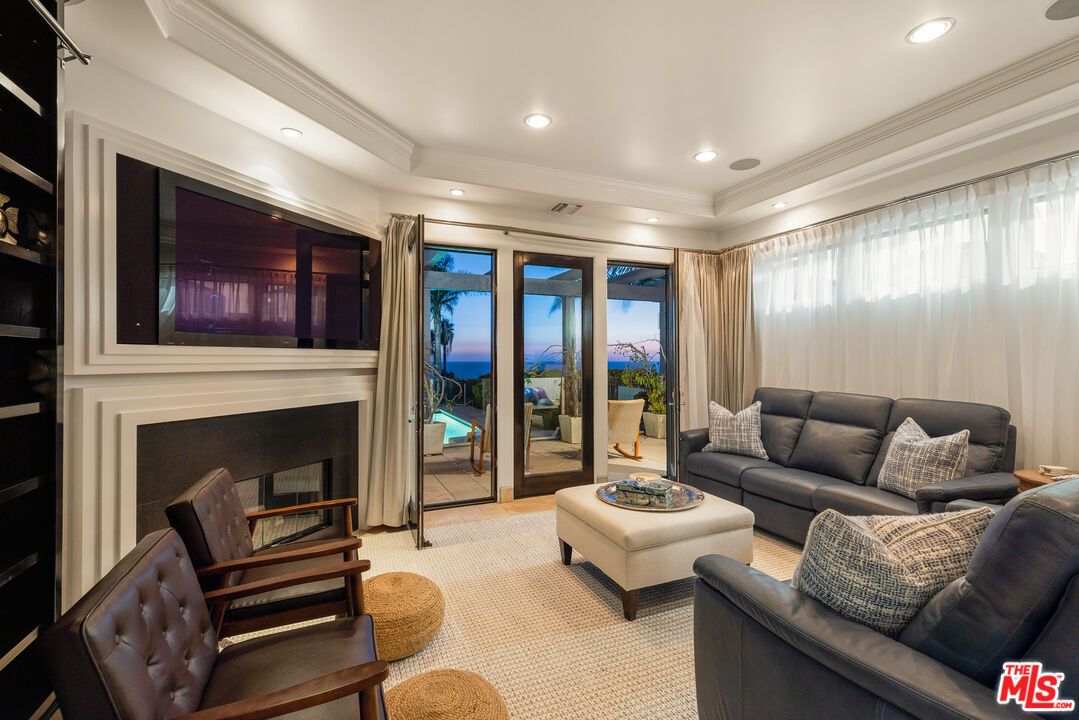 Fireplace, Interior, Living room, Recessed Lighting, Water