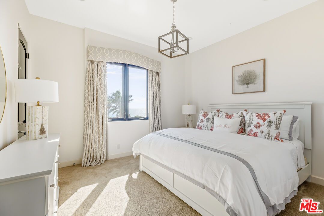 Bedroom, Interior, Pendant Lights