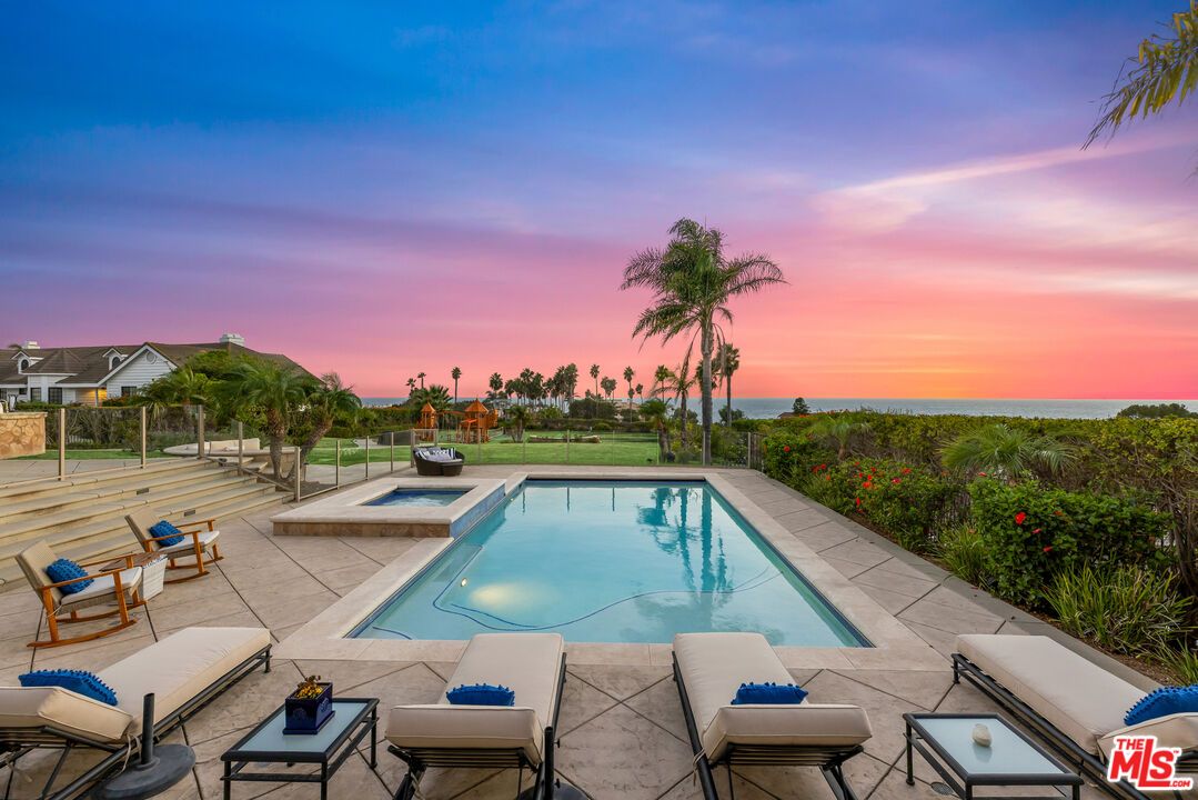 Exterior, Pool, Water
