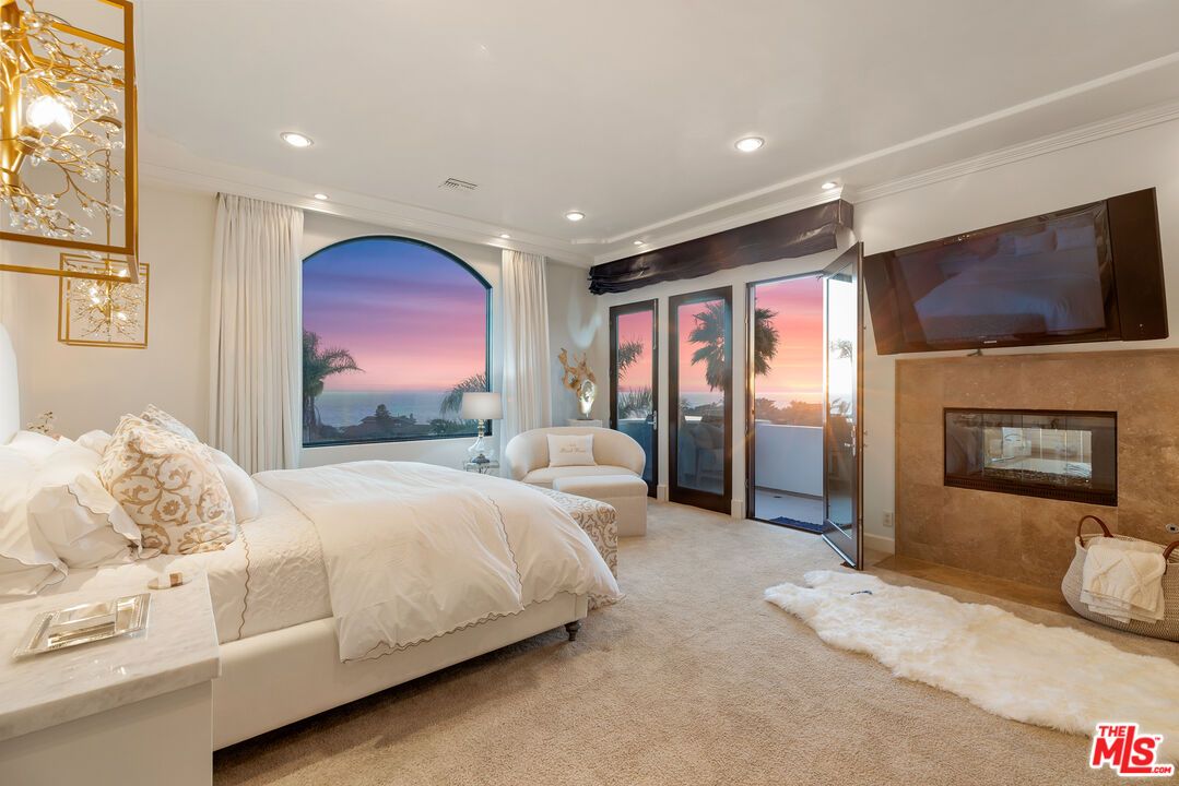 Bedroom, Fireplace, Interior, Recessed Lighting, Water