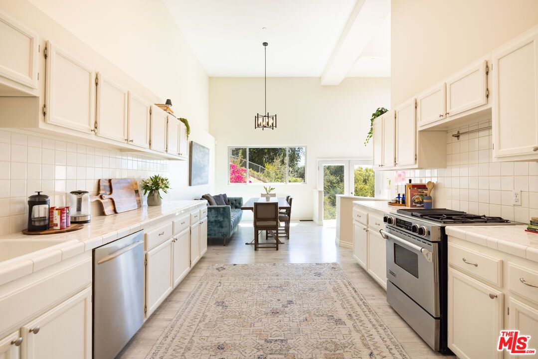 Dining room, Interior, Kitchen, Pendant Lights, Stainless Steel Appliances, Tile Countertops, Wood Texture Flooring