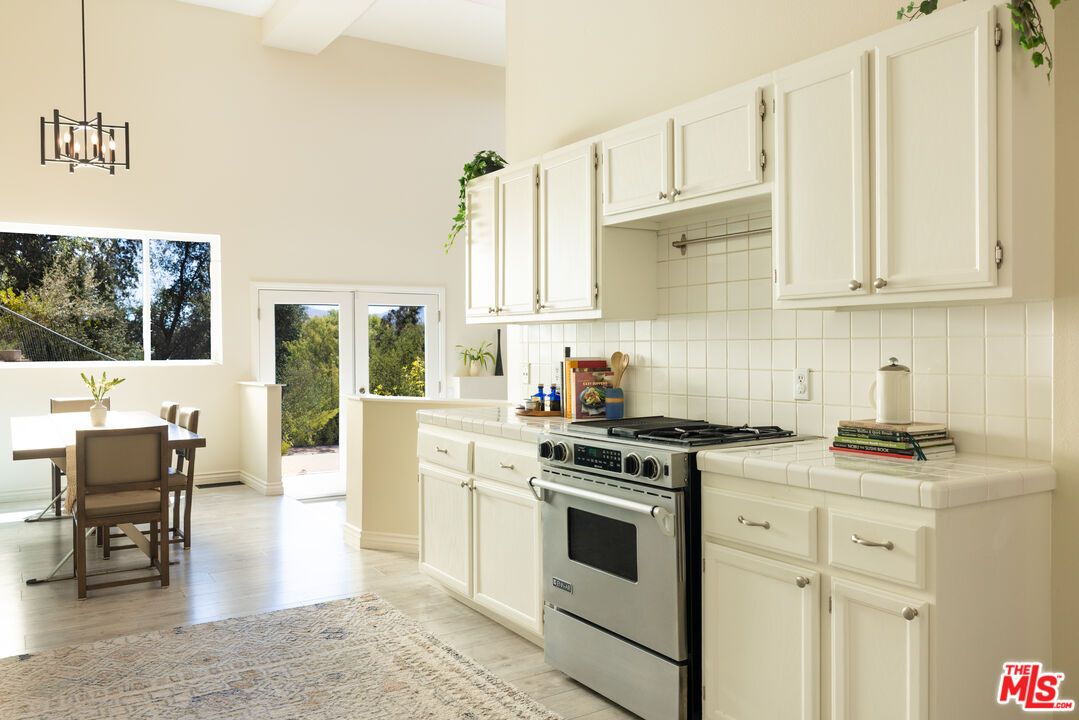 Dining room, Interior, Kitchen, Pendant Lights, Tile Countertops, Wood Texture Flooring