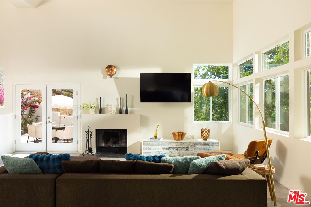 Fireplace, Interior, Living room