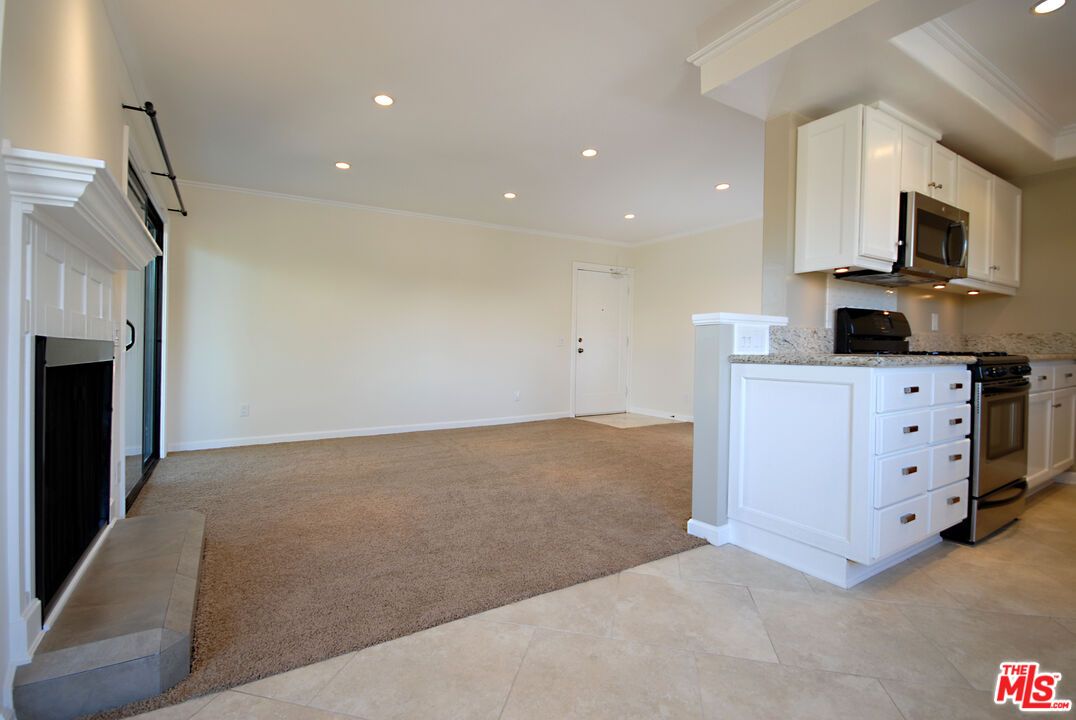 Empty room, Fireplace, Interior, Kitchen, Recessed Lighting