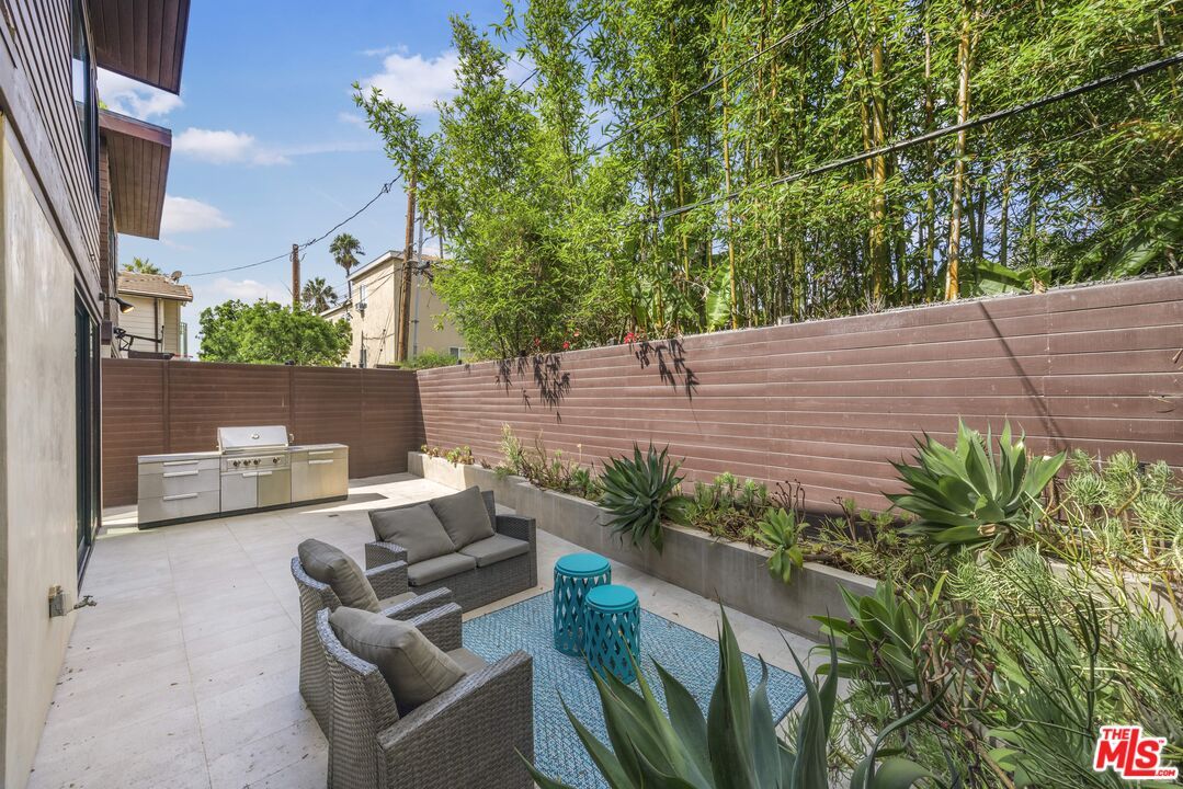 Exterior, Outdoor Kitchen