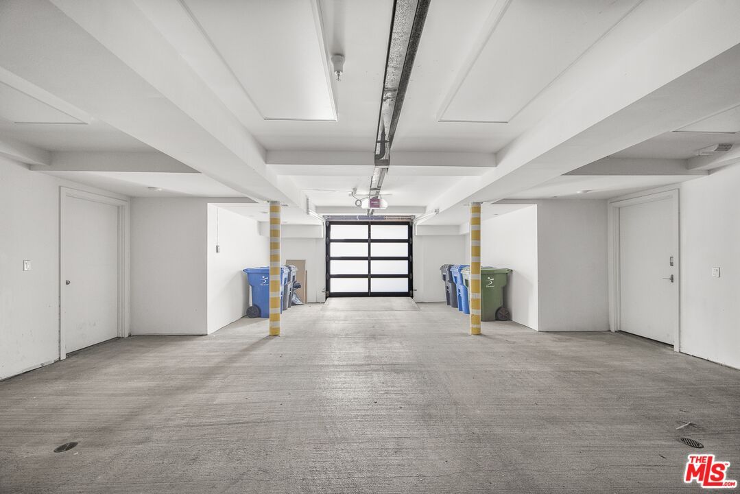 Garage, Interior
