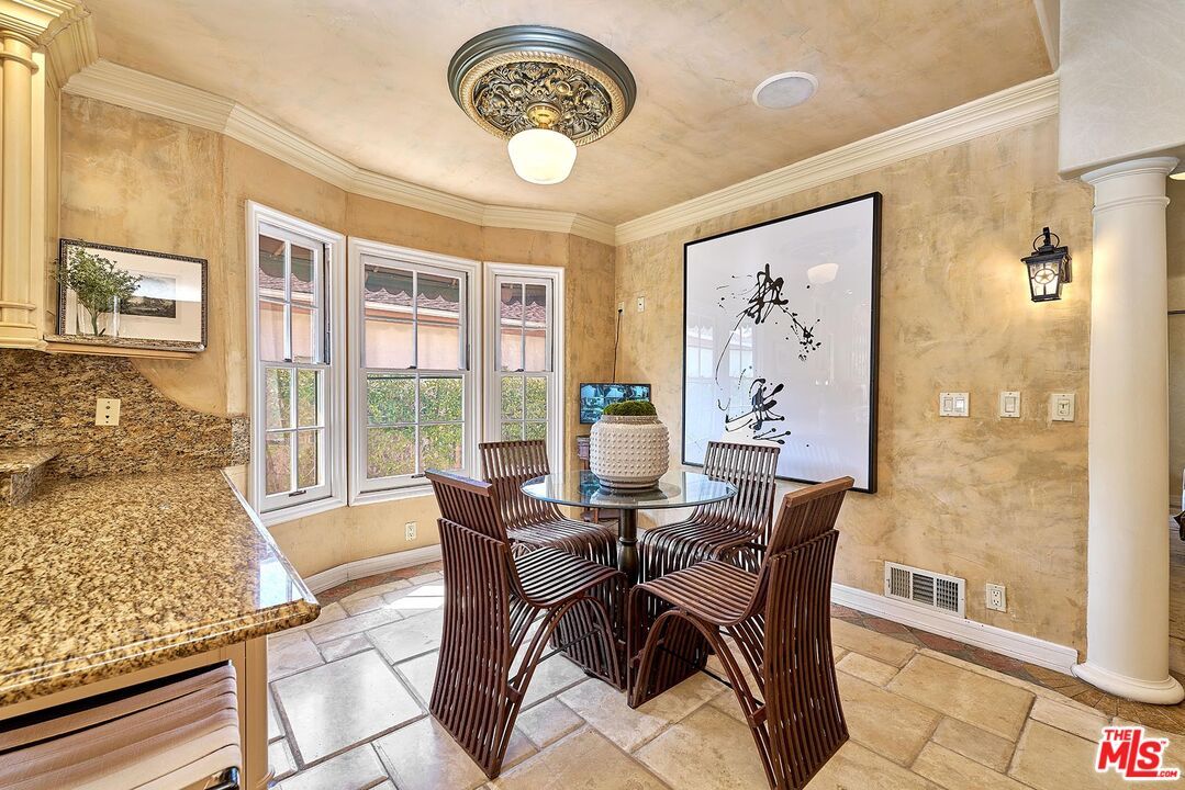 Dining room, Interior