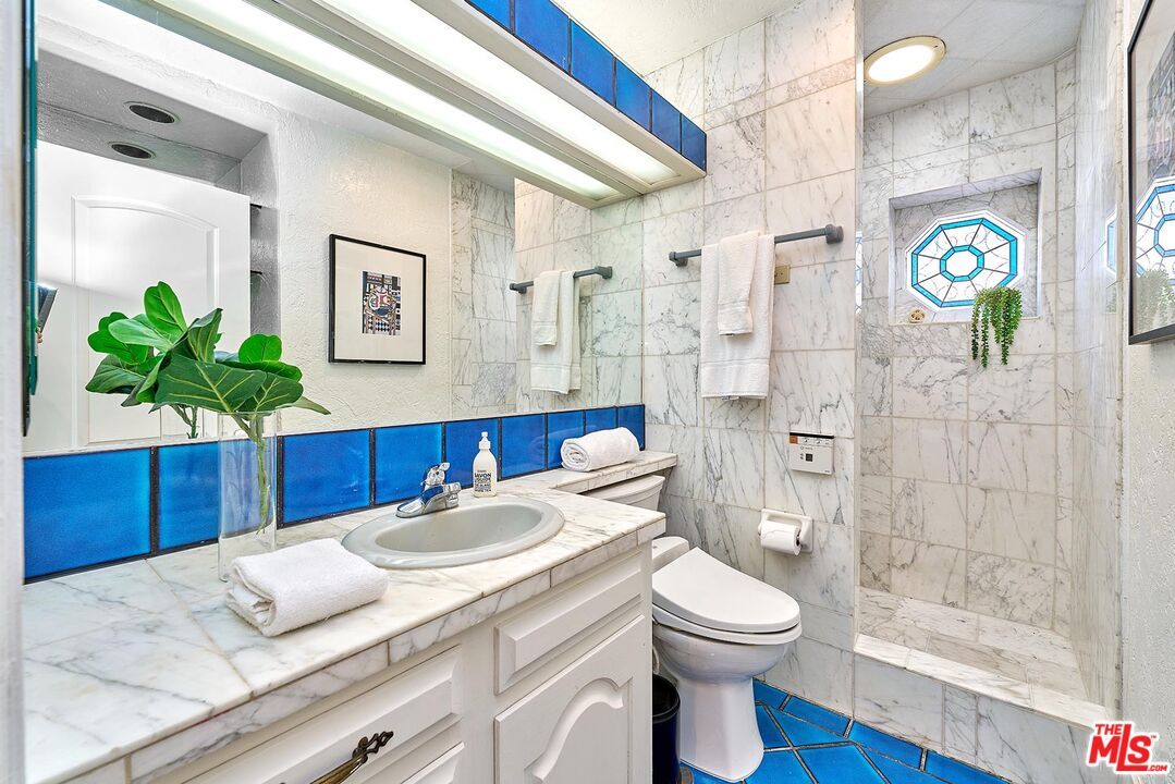 Bathroom, Interior, Marble Walls, Recessed Lighting, Tile Countertops