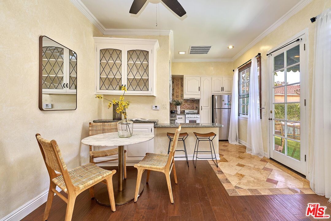 Dining room, Interior, Kitchen, Recessed Lighting, Wood Texture Flooring