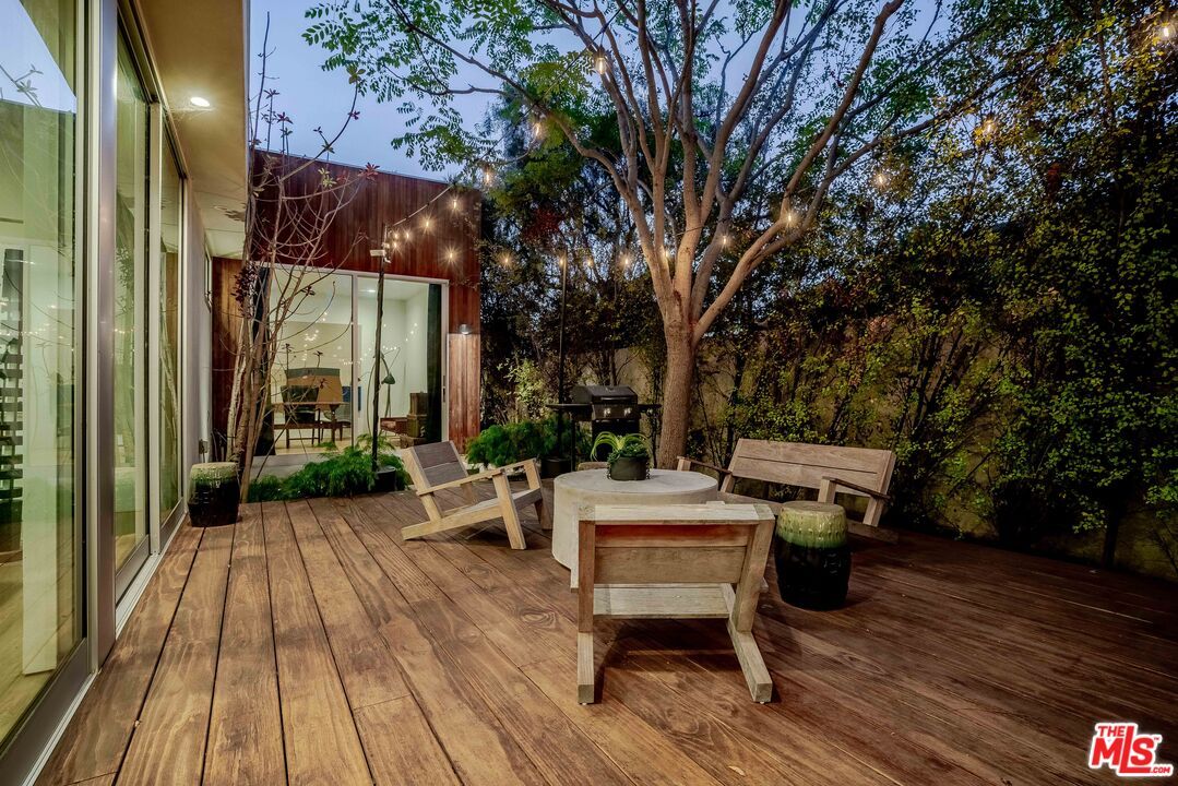 Exterior, Wood Texture Flooring