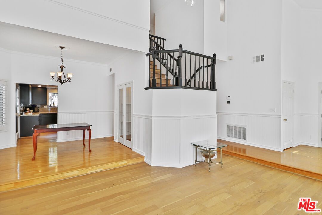 Chandelier, Interior, Wood Texture Flooring