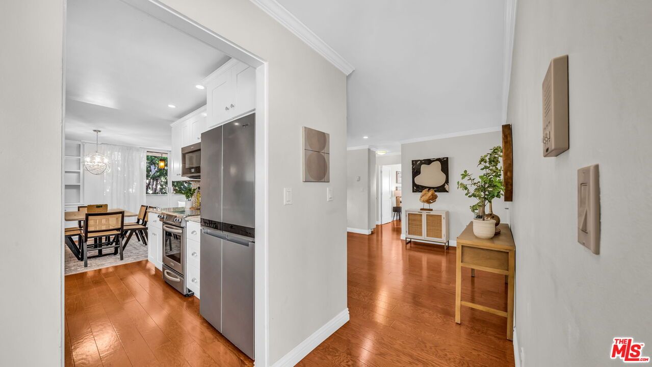 Chandelier, Dining room, Interior, Kitchen, Recessed Lighting, Stainless Steel Appliances, Wood Texture Flooring