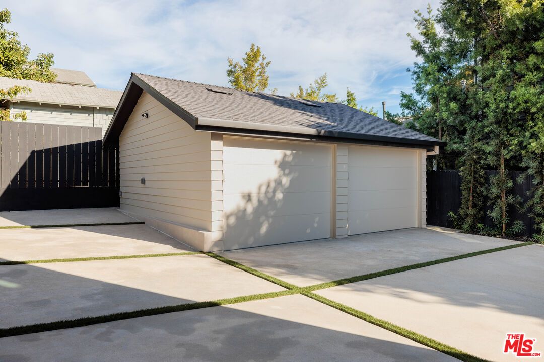 Detached Garage, Exterior