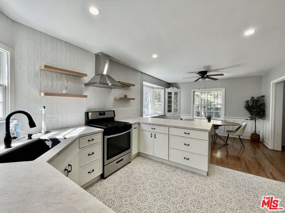 Dining room, Interior, Kitchen, Recessed Lighting, Wood Texture Flooring