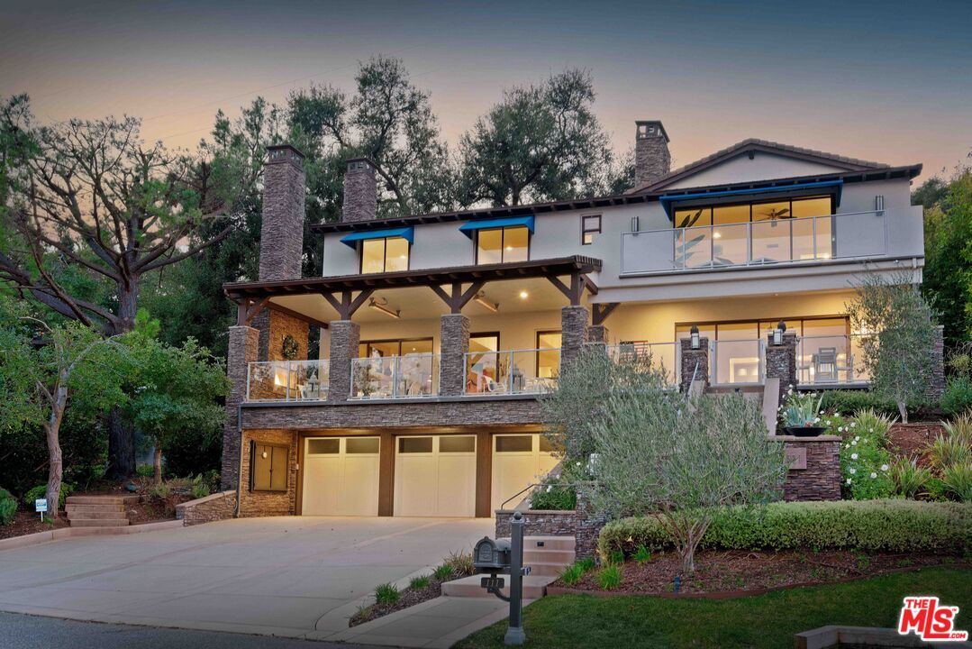 Attached, Exterior, Facade, Modern