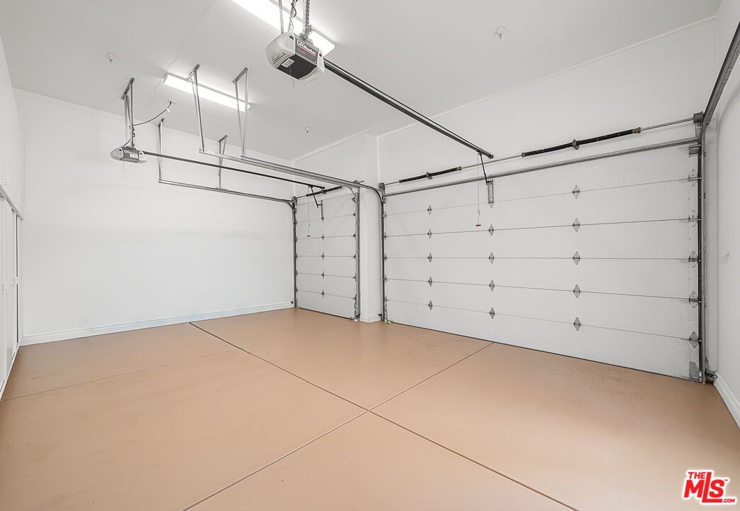 Garage, Interior