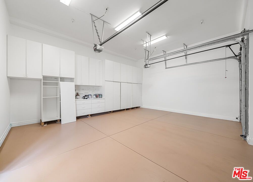 Garage, Interior