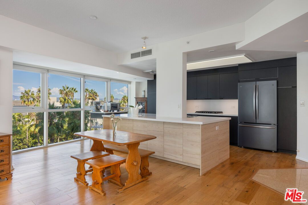 Dining room, Interior, Kitchen, Recessed Lighting, Wood Texture Flooring