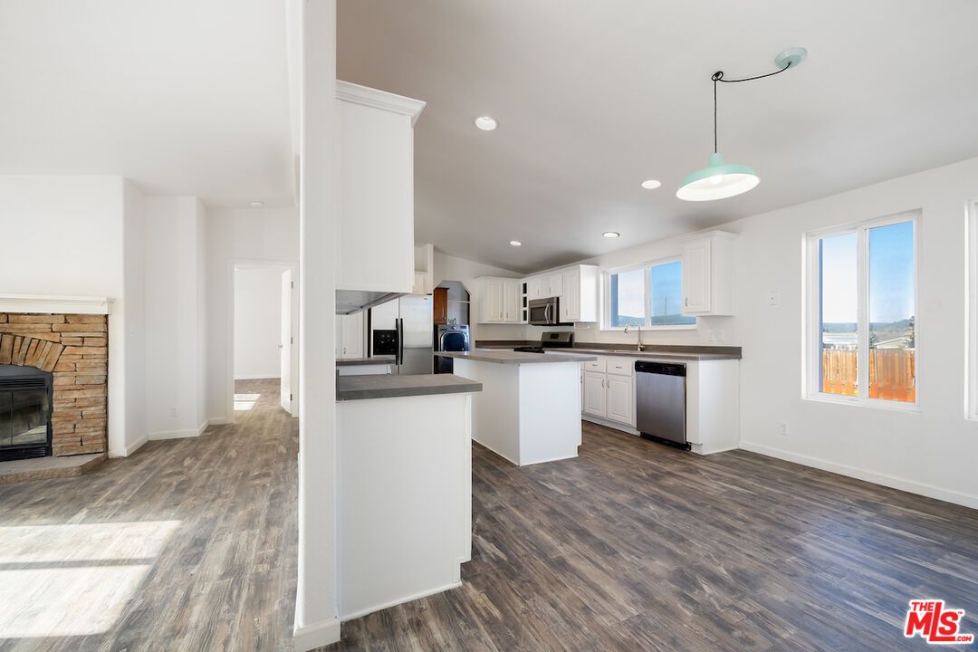 Fireplace, Interior, Kitchen, Pendant Lights, Recessed Lighting, Wood Texture Flooring