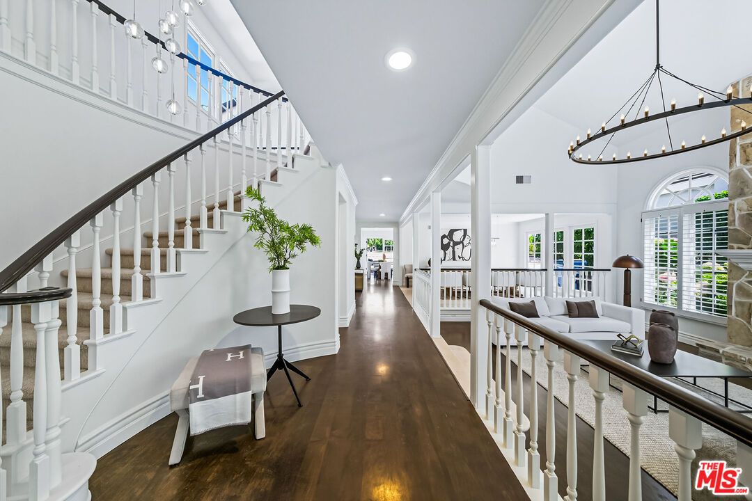 Interior, Pendant Lights, Recessed Lighting, Wood Texture Flooring