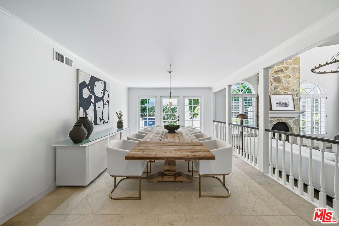 Dining room, Fireplace, Interior