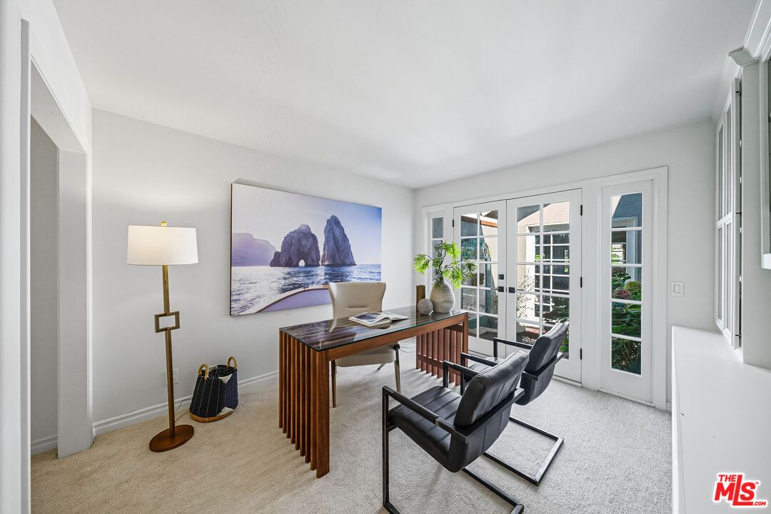 Home Office, Interior