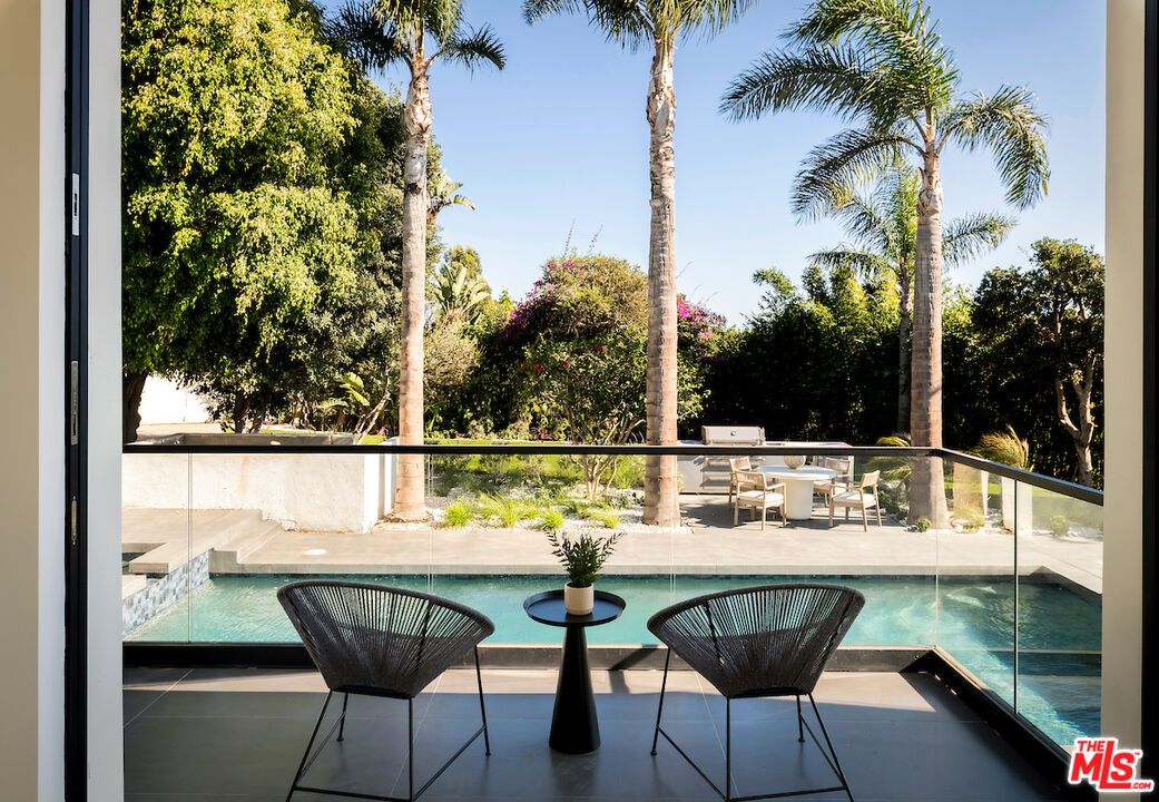 Exterior, Pool, Water