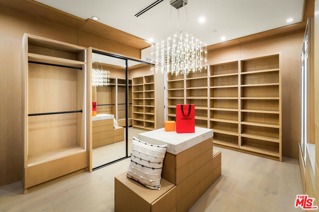 Chandelier, Interior, Pendant Lights, Recessed Lighting, Walk-in Closets, Wood Texture Flooring