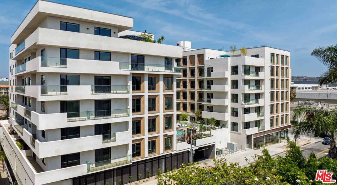 Exterior, Facade, Condo Building